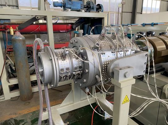 Línea de extrusión de tubería de PVC de drenaje de suministro de agua automática Control PLC