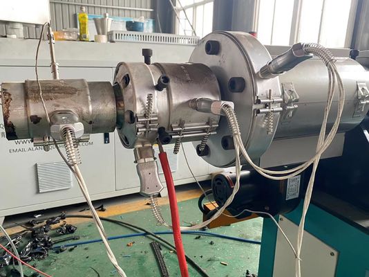 Línea fabricación acanalada de un sólo recinto de la protuberancia del tubo del conducto del PE PP del tubo