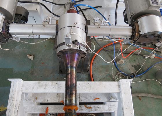 cadena de producción plástica del tubo de la pared de 30kgh 17m m de la máquina acanalada doble del tubo