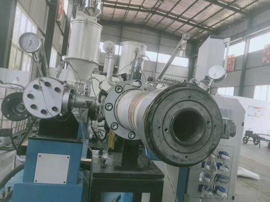Línea acanalada de la protuberancia del tubo del solo tornillo del PVC PPR del PE PP para el aire acondicionado