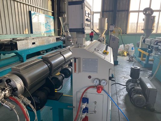 línea acanalada de un sólo recinto PVC/PE/PP/PPR plástico de la protuberancia del tubo de 200-500m m