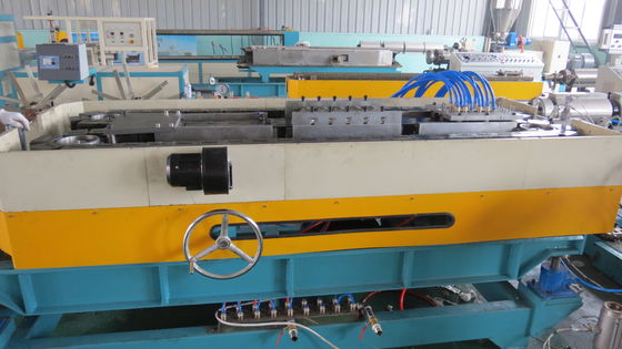 Línea acanalada de un sólo recinto de la protuberancia de la producción de la manguera de la máquina 110m m del tubo de los PP PE