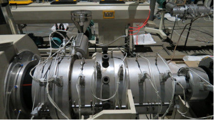 Cadena de producción plástica del tubo del HDPE de la capa triple PPR PE para la manguera del gas de la energía del abastecimiento de agua de irrigación