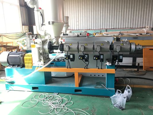 Línea cadena de producción plástica de la protuberancia del extrusor del tubo de desagüe del tubo de gas del abastecimiento de agua del tubo del PVC máquina de Extrution del tubo