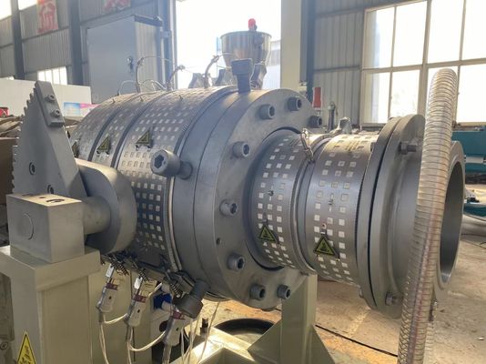La línea plástica PLC automático de la protuberancia del tubo del PVC del drenaje del abastecimiento de agua controló