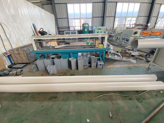 Línea de extrusión de tubería de PVC de drenaje de suministro de agua automática Control PLC