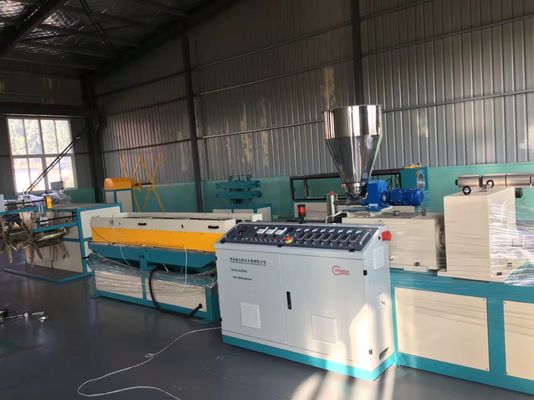 Línea acanalada de un sólo recinto ignífuga blanca de la protuberancia del tubo del PVC