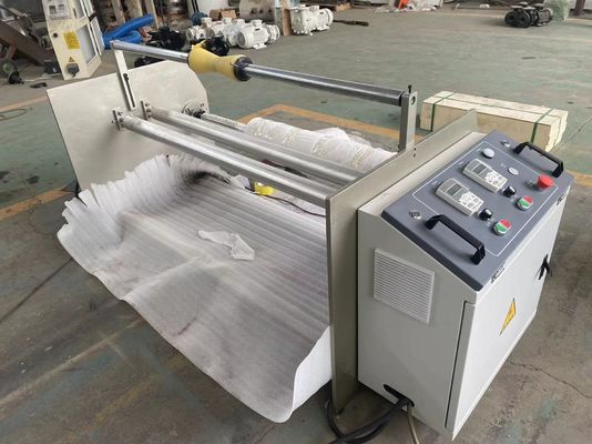 Acanalado instale tubos la máquina de capa de la tela no tejida 1-4m/min