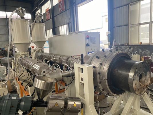 Línea de la protuberancia del tubo del HDPE del abastecimiento de agua de la coextrusión del HDPE de la Tres-capa que hace la máquina