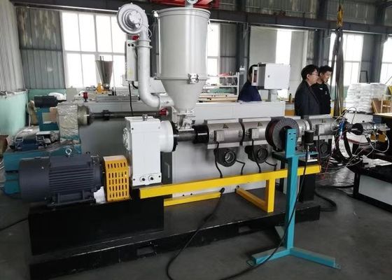 calefacción eléctrica 33L/D de la máquina acanalada del tubo de la pared del doble 180kg/H