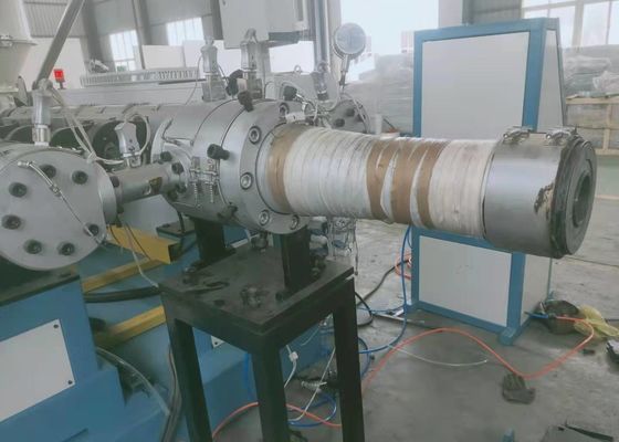 Línea acanalada 37kw de la protuberancia del tubo del HDPE plástico de PPR con el convertidor de ABB