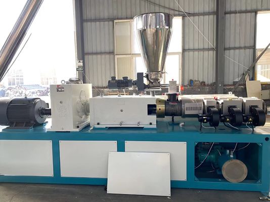 Línea plástica máquina gemela 250kg/Hr cónico de la protuberancia del tubo del PVC del extrusor de tornillo