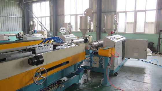 Línea acanalada de un sólo recinto de la protuberancia de la producción de la manguera de la máquina 110m m del tubo de los PP PE