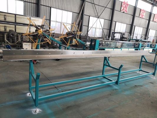Cadena de producción plástica de la protuberancia del tubo del PVC del drenaje del abastecimiento de agua 16-63m m automático